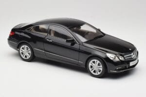 Mercedes E-Class Coupe C207 Obsidian Black Metallic Norev 1:18 B66962418 Metall - pilt 6/8