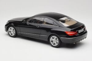 Mercedes E-Class Coupe C207 Obsidian Black Metallic Norev 1:18 B66962418 Metall - pilt 7/8