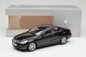 Mercedes E-Class Coupe C207 Obsidian Black Metallic Norev 1:18 B66962418 Metall - pilt 8/8