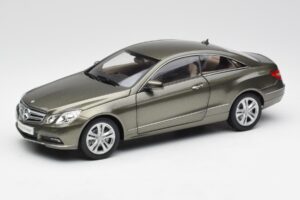 Mercedes E-Class Coupe C207 Titanite Hall Metallik Minichamps 1:18 B66962419 Metall