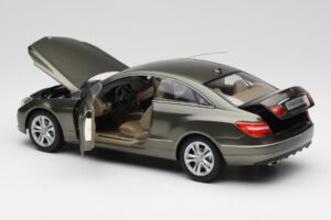 Mercedes E-Class Coupe C207 Titanite Hall Metallik Minichamps 1:18 B66962419 Metall - pilt 5/8