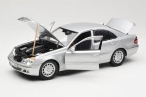 Mercedes E-Class W211 Hõbedane Kyosho 1:18 B66962146 Metall - pilt 2/8