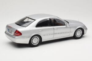 Mercedes E-Class W211 Hõbedane Kyosho 1:18 B66962146 Metall - pilt 3/8