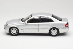 Mercedes E-Class W211 Hõbedane Kyosho 1:18 B66962146 Metall - pilt 4/8