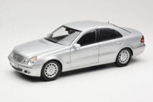 Mercedes E-Class W211 Hõbedane Kyosho 1:18 B66962146 Metall