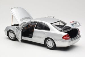 Mercedes E-Class W211 Hõbedane Kyosho 1:18 B66962146 Metall - pilt 5/8