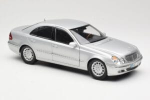 Mercedes E-Class W211 Hõbedane Kyosho 1:18 B66962146 Metall - pilt 6/8