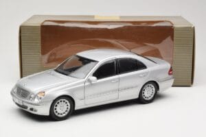 Mercedes E-Class W211 Hõbedane Kyosho 1:18 B66962146 Metall - pilt 8/8
