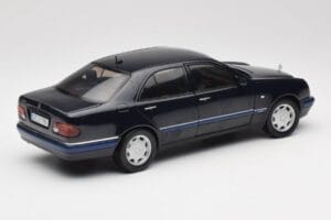 Mercedes E-Class W210 E320 Must Sun Star 1:18 1151 Metall - pilt 3/8
