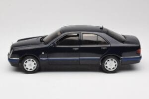 Mercedes E-Class W210 E320 Must Sun Star 1:18 1151 Metall - pilt 4/8