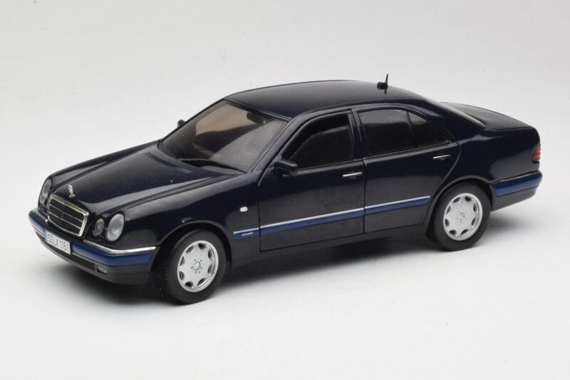Mercedes E-Class W210 E320 Must Sun Star 1:18 1151 Metall