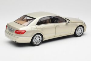 Mercedes E-Class W212 Elegance Pearl Beež Metallik Minichamps 1:18 B66960215 Metall - pilt 3/8