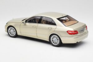 Mercedes E-Class W212 Elegance Pearl Beež Metallik Minichamps 1:18 B66960215 Metall - pilt 7/8