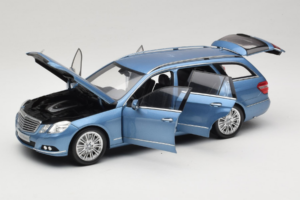Mercedes E-Class W212 Estate Indigolith Metallic Blue Minichamps 1:18 B66962449 Metall - pilt 2/8