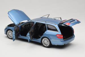 Mercedes E-Class W212 Estate Indigolith Metallic Blue Minichamps 1:18 B66962449 Metall - pilt 5/8