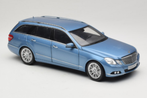 Mercedes E-Class W212 Estate Indigolith Metallic Blue Minichamps 1:18 B66962449 Metall - pilt 6/8