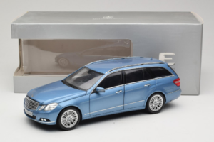 Mercedes E-Class W212 Estate Indigolith Metallic Blue Minichamps 1:18 B66962449 Metall - pilt 8/8