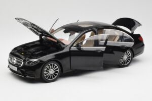 Mercedes E-Class W213 Obsidian Must iScale 1:18 B66960380 Metall - pilt 2/8