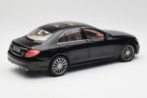 Mercedes E-Class W213 Obsidian Must iScale 1:18 B66960380 Metall - pilt 3/8