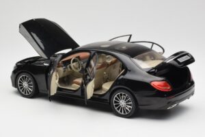 Mercedes E-Class W213 Obsidian Must iScale 1:18 B66960380 Metall - pilt 5/8
