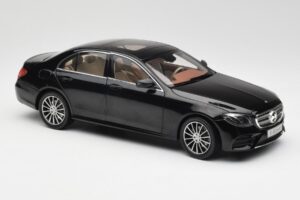 Mercedes E-Class W213 Obsidian Must iScale 1:18 B66960380 Metall - pilt 6/8