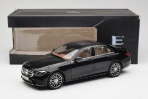 Mercedes E-Class W213 Obsidian Must iScale 1:18 B66960380 Metall - pilt 8/8