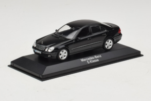 Mercedes E-Class W211 Must Minichamps 1:43 B66961950 Metall - pilt 2/4