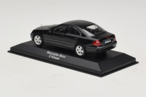 Mercedes E-Class W211 Must Minichamps 1:43 B66961950 Metall - pilt 3/4