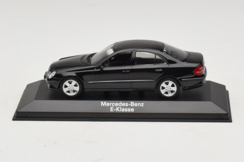 Mercedes E-Class W211 Must Minichamps 1:43 Mercedes E-Class W211 Must Minichamps 1:43 B66961950 Metall