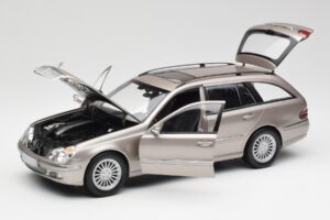 Mercedes E320 CDI W210 Universaal Cubanite Hõbe Kyosho 1:18 B66962188 Metall - pilt 2/8