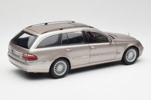 Mercedes E320 CDI W210 Universaal Cubanite Hõbe Kyosho 1:18 B66962188 Metall - pilt 3/8