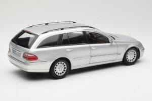 Mercedes E320 T-Modell S210 Elegance Hõbedane Kyosho 1:18 B66962166 Metall - pilt 3/8