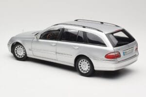 Mercedes E320 T-Modell S210 Elegance Hõbedane Kyosho 1:18 B66962166 Metall - pilt 7/8