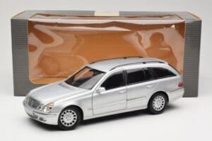 Mercedes E320 T-Modell S210 Elegance Hõbedane Kyosho 1:18 B66962166 Metall - pilt 8/8