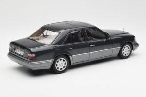 Mercedes E320 W124 Nautik Sinine Metallic Dealer Edition AUTOart 1:18 B66040508 Metall - pilt 3/8