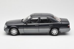 Mercedes E320 W124 Nautik Sinine Metallic Dealer Edition AUTOart 1:18 B66040508 Metall - pilt 4/8