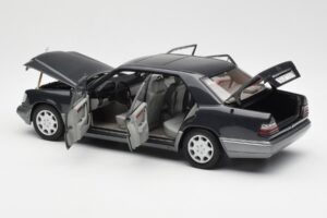 Mercedes E320 W124 Nautik Sinine Metallic Dealer Edition AUTOart 1:18 B66040508 Metall - pilt 5/8