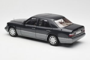 Mercedes E320 W124 Nautik Sinine Metallic Dealer Edition AUTOart 1:18 B66040508 Metall - pilt 7/8
