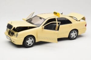 Mercedes E320 W210 Taxi Sun Star 1:18 1160 Metall - pilt 2/8