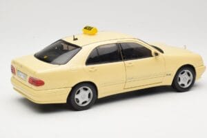 Mercedes E320 W210 Taxi Sun Star 1:18 1160 Metall - pilt 3/8