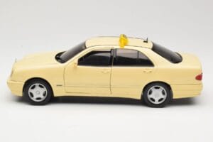 Mercedes E320 W210 Taxi Sun Star 1:18 1160 Metall - pilt 4/8