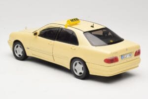 Mercedes E320 W210 Taxi Sun Star 1:18 1160 Metall - pilt 7/8