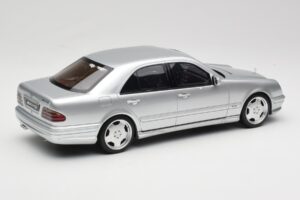 Mercedes E55 AMG W210 Brilliant Silver Otto 1:18 OT459 Vaik - pilt 2/6