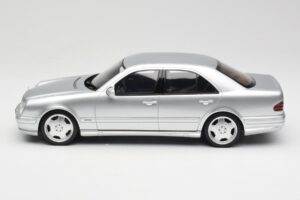 Mercedes E55 AMG W210 Brilliant Silver Otto 1:18 OT459 Vaik - pilt 3/6