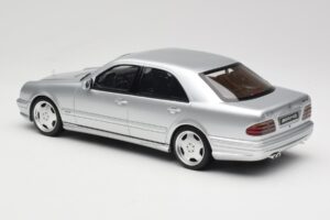 Mercedes E55 AMG W210 Brilliant Silver Otto 1:18 OT459 Vaik - pilt 5/6
