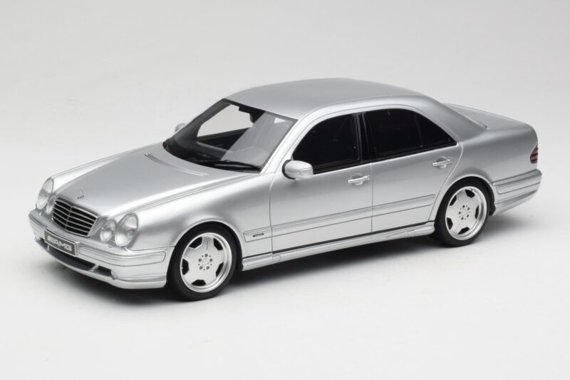 Mercedes E55 AMG W210 Brilliant Silver Otto 1:18 OT459 Vaik