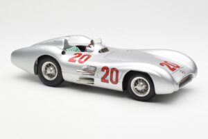 Mercedes W196 Streamliner #20 K. Kling French GP 1954 CMC 1:18 M-128B Metall - pilt 4/6