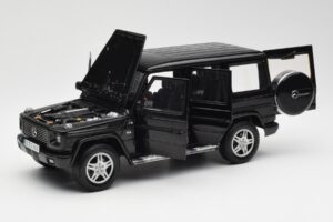 Mercedes G 500 W463 Must Dealer Edition AUTOart 1:18 B66962143 Metall - pilt 2/8