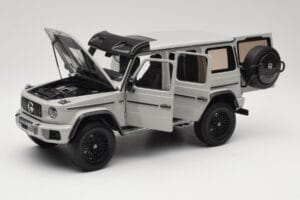 Mercedes G 63 AMG 4x4 Squared Arabian Grey Almost Real 1:18 820829 Metall - pilt 2/8