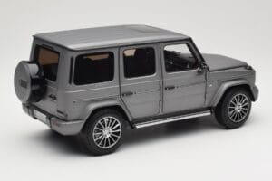 Mercedes G-Class G500 W463A Designo Platinum Magno Minichamps 1:18 B66960811 Metall - pilt 3/8